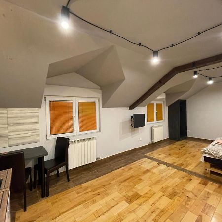 Airport Apartments Belgrado Buitenkant foto