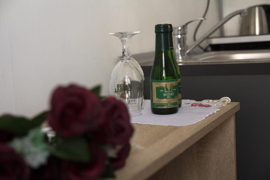 Airport Apartments Belgrado Buitenkant foto