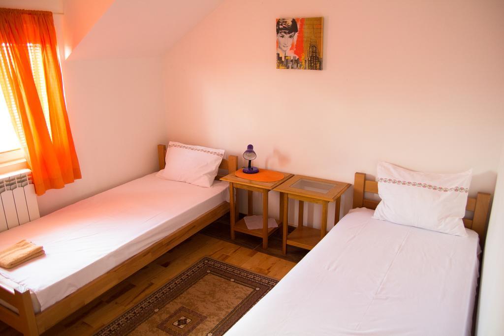 Airport Apartments Belgrado Buitenkant foto