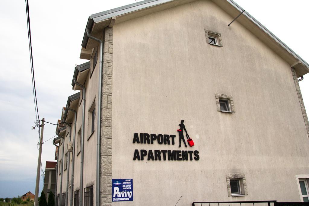 Airport Apartments Belgrado Buitenkant foto