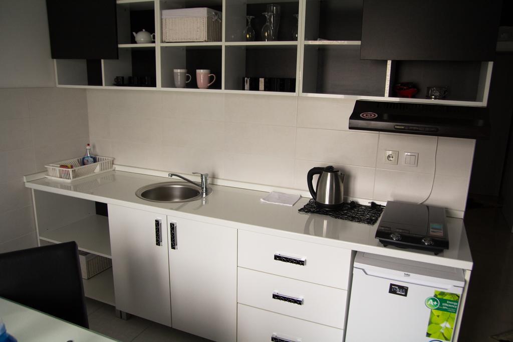 Airport Apartments Belgrado Buitenkant foto