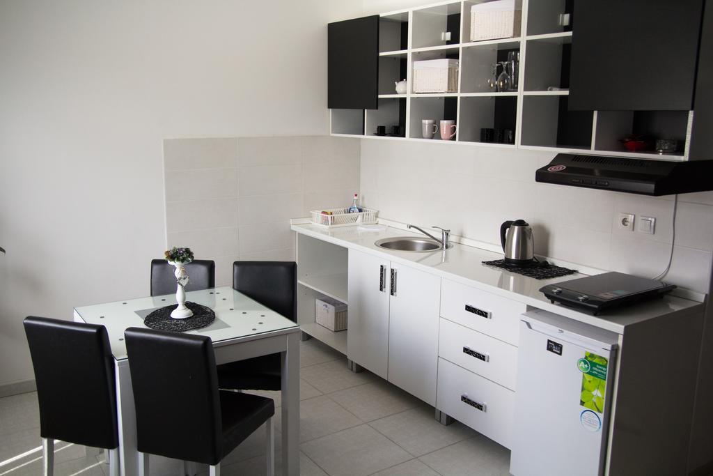 Airport Apartments Belgrado Buitenkant foto