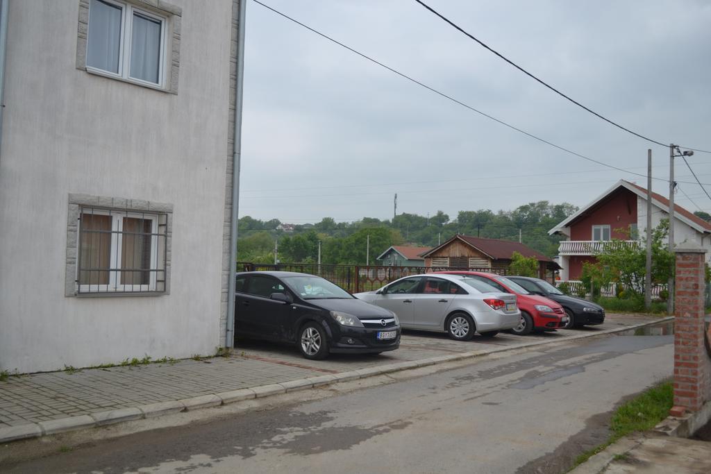 Airport Apartments Belgrado Buitenkant foto