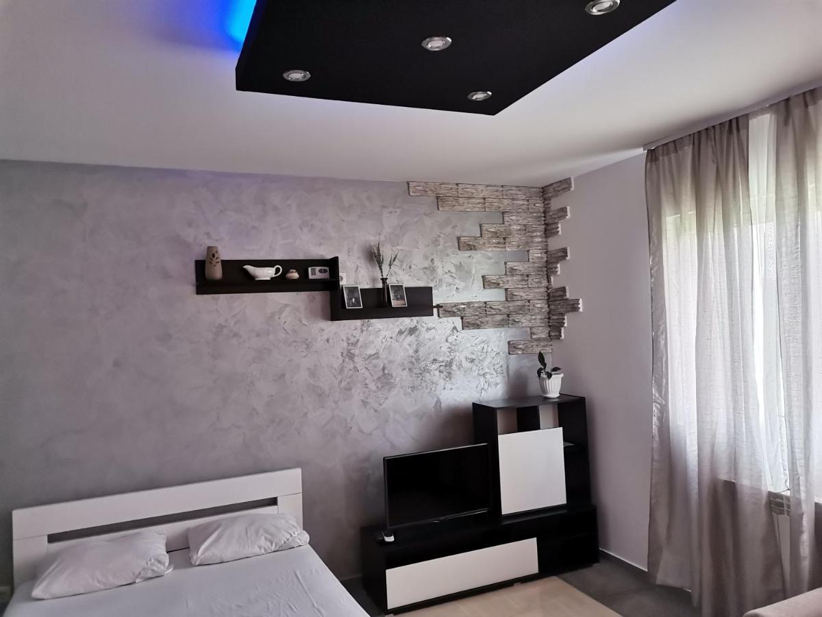 Airport Apartments Belgrado Buitenkant foto