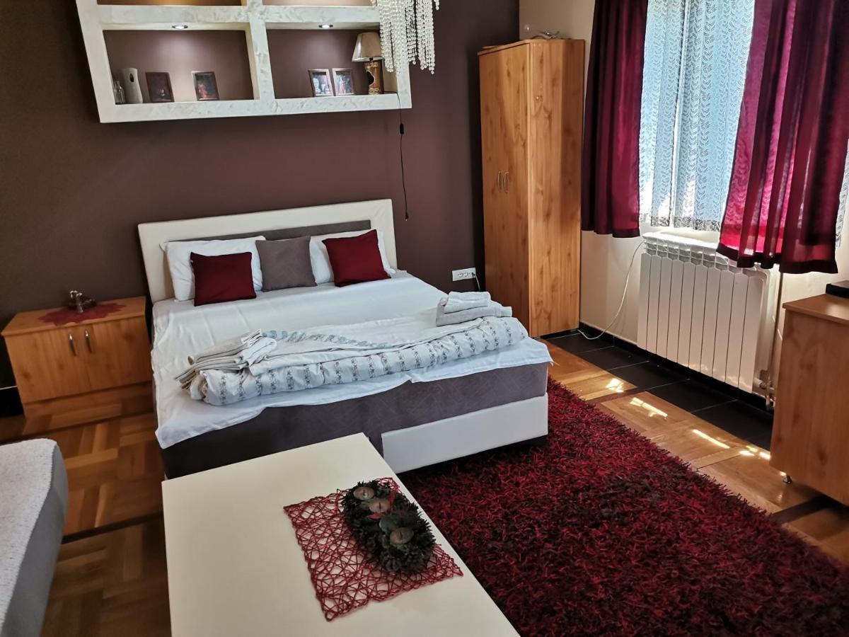 Airport Apartments Belgrado Buitenkant foto