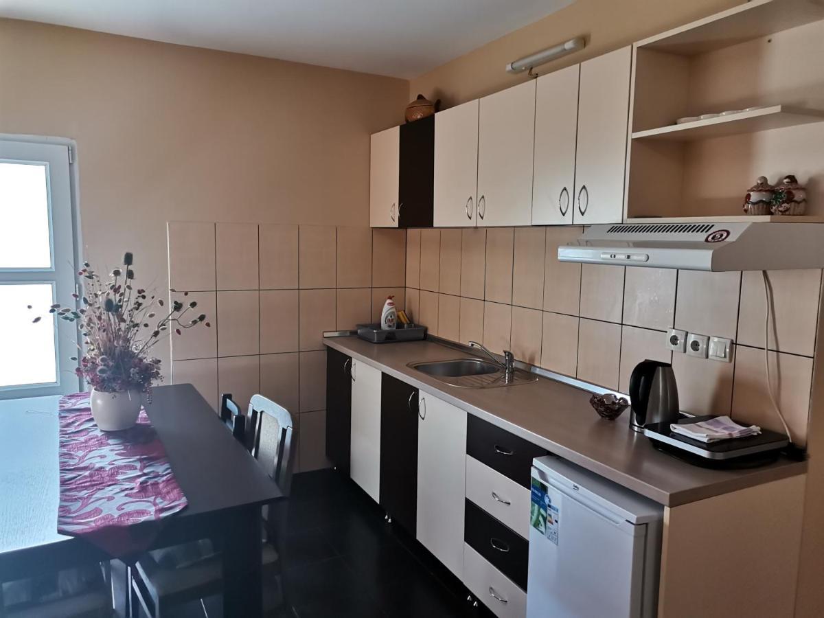 Airport Apartments Belgrado Buitenkant foto