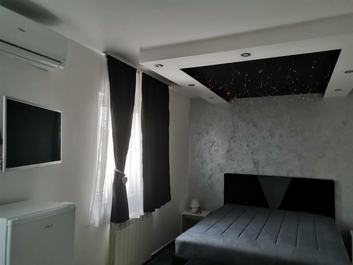 Airport Apartments Belgrado Buitenkant foto
