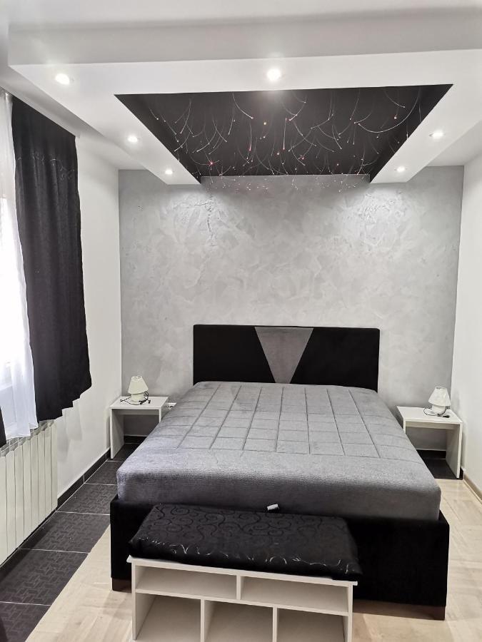 Airport Apartments Belgrado Buitenkant foto
