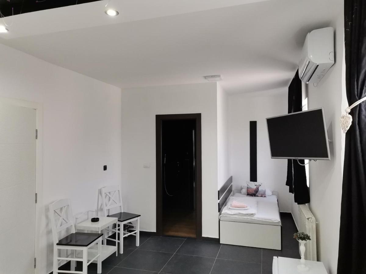 Airport Apartments Belgrado Buitenkant foto